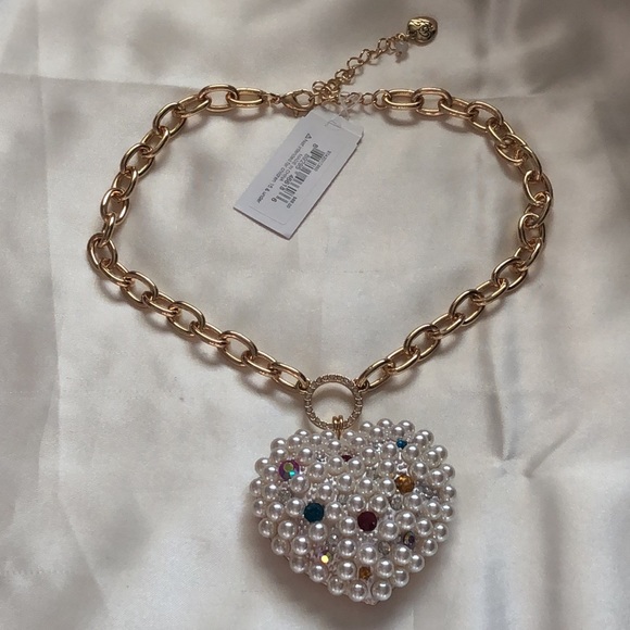 Betsey Johnson Gold Tone Pop Heart Faux Pearl & Crystal Statement Necklace NWT - Picture 3 of 13
